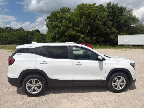 Used 2024 GMC Terrain SLE AWD/4WD image 7