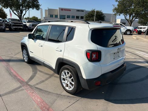Used 2019 Jeep Renegade Latitude FWD image 4