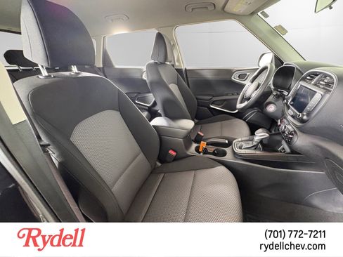 Used 2023 Kia Soul LX w/ LX Technology Package image 16