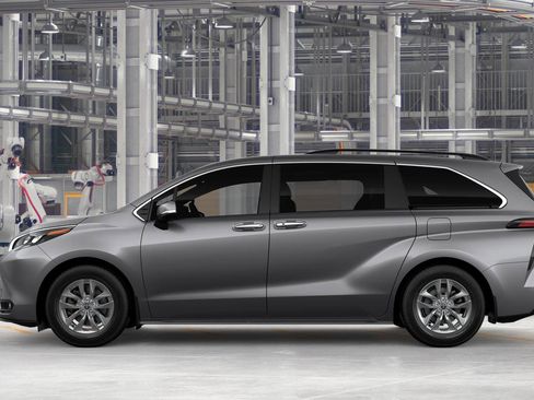 New 2026 Toyota Sienna XLE FWD image 4