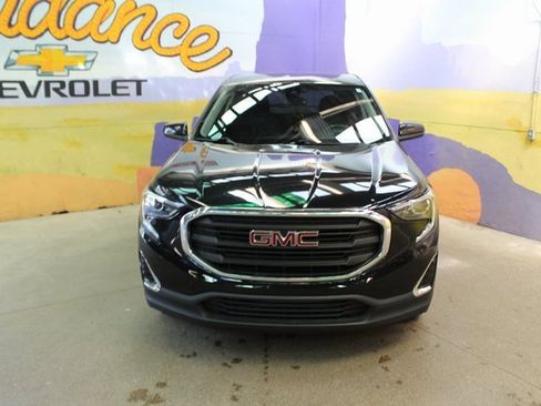Used 2021 GMC Terrain SLE image 3
