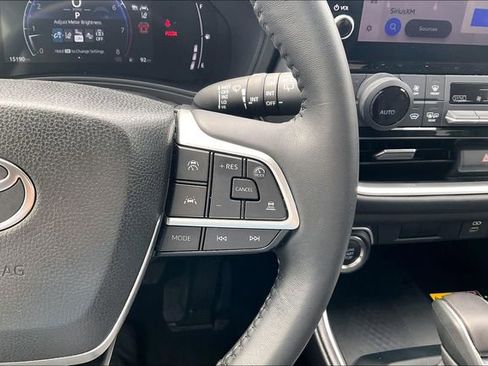 Used 2025 Toyota Grand Highlander AWD image 19