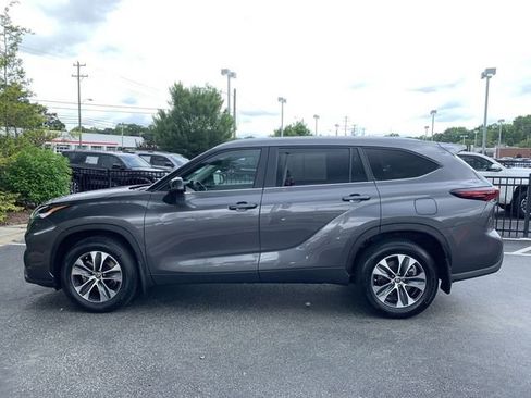 Certified 2024 Toyota Highlander XLE AWD/4WD image 5