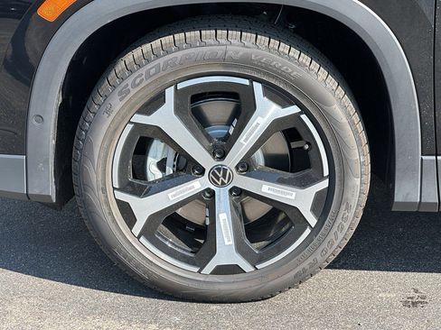 New 2025 Volkswagen Tiguan SE AWD/4WD image 6