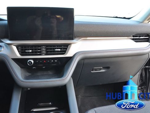 Used 2025 Ford Explorer Active RWD image 20