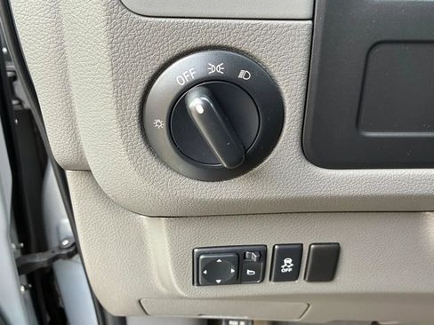 Used 2016 Nissan NV 3500 SV w/ SV Technology Package RWD image 19