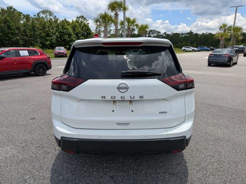 Used 2024 Nissan Rogue S AWD/4WD image 5