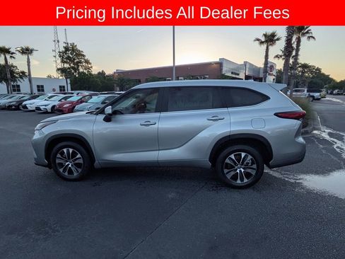 Used 2023 Toyota Highlander XLE FWD image 8