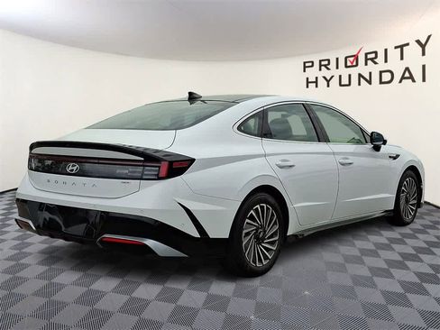 Used 2025 Hyundai Sonata Limited image 4
