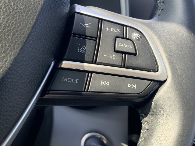 Used 2025 Toyota Highlander XLE FWD image 23