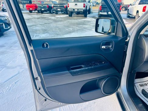 Used 2016 Jeep Patriot High Altitude image 14
