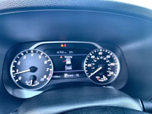 Used 2024 Nissan Frontier SV image 24