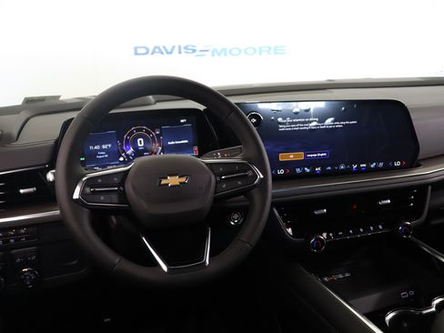 New 2025 Chevrolet Suburban Premier image 16