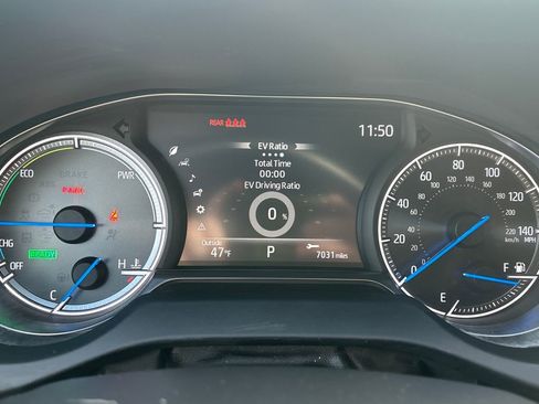 Used 2023 Toyota Venza XLE image 20