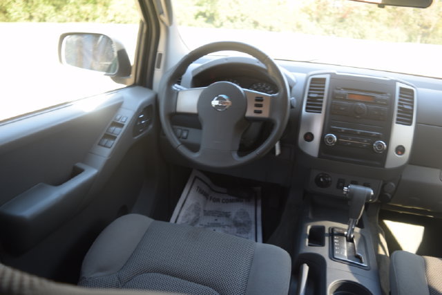 Used 2010 Nissan Frontier SE AWD/4WD image 22