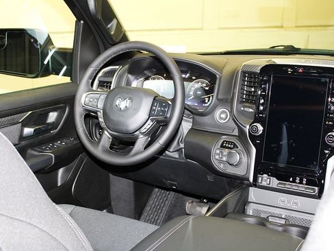 New 2026 RAM 1500 4x4 Crew Cab image 13