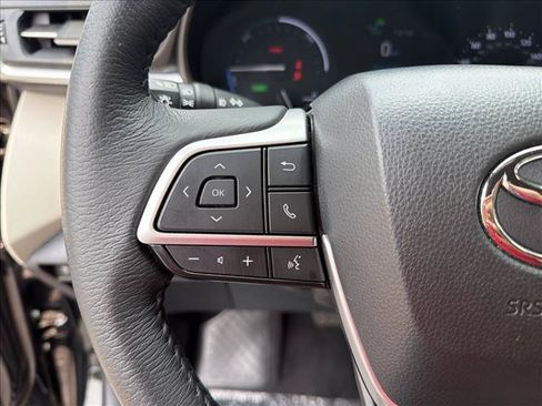 Used 2024 Toyota Sienna XLE AWD/4WD image 17