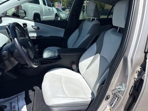 Used 2020 Toyota Prius Prime XLE w/ Carpet Mat Package FWD image 10