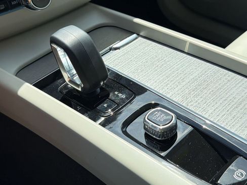 Certified 2023 Volvo XC60 B5 Plus w/ Climate Package image 17