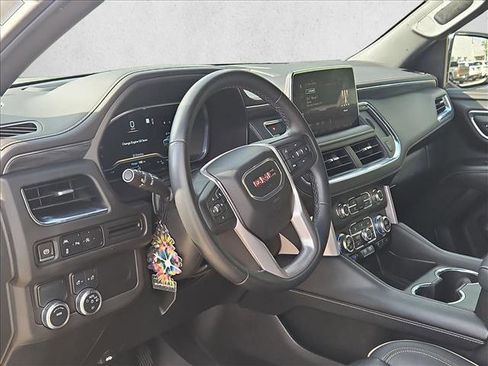 Used 2023 GMC Yukon XL SLT image 10