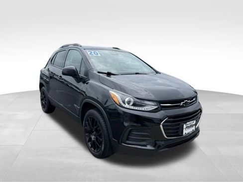Used 2020 Chevrolet Trax LT w/ LT Convenience Package AWD/4WD image 3