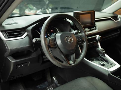 Used 2022 Toyota RAV4 LE image 9