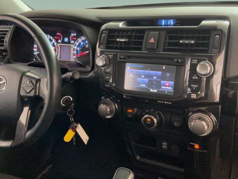 Used 2018 Toyota 4Runner TRD Off-Road w/ TRD Performance Package AWD/4WD image 33