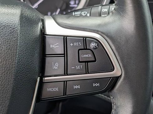 Used 2023 Toyota Highlander XSE FWD image 22