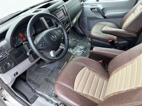 Used 2018 Mercedes-Benz Sprinter 3500 image 4