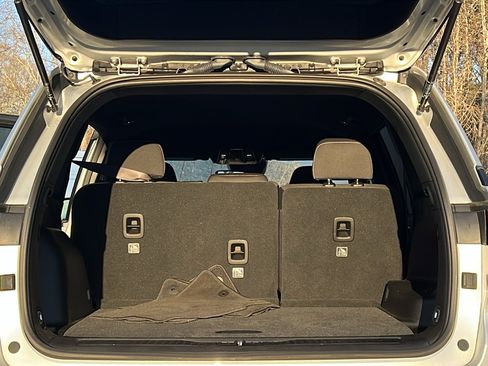 Used 2024 Jeep Grand Cherokee Laredo image 12