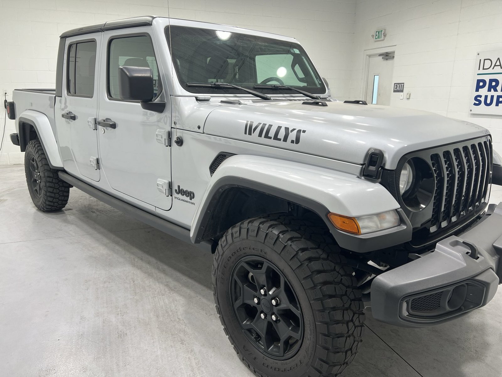 Used 2023 Jeep Gladiator Sport AWD/4WD image 2