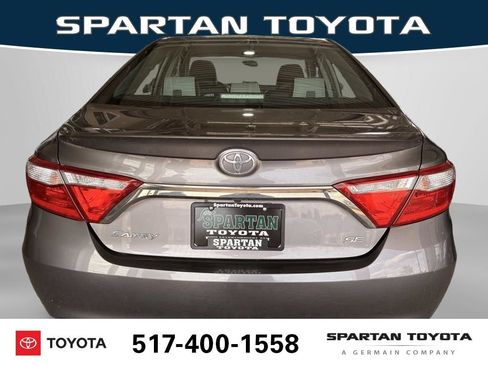 Used 2017 Toyota Camry SE w/ Moonroof Package FWD image 5