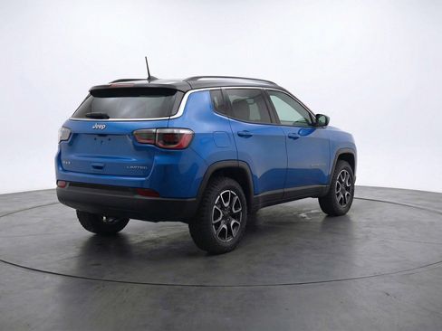 Used 2025 Jeep Compass Trailhawk AWD/4WD image 9