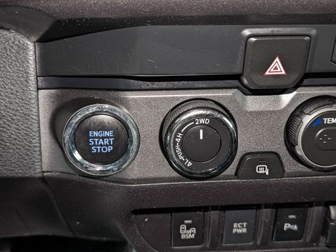 Used 2019 Toyota Tacoma TRD Off-Road image 31