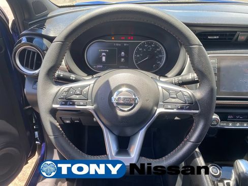 Used 2018 Nissan Kicks SR FWD image 31