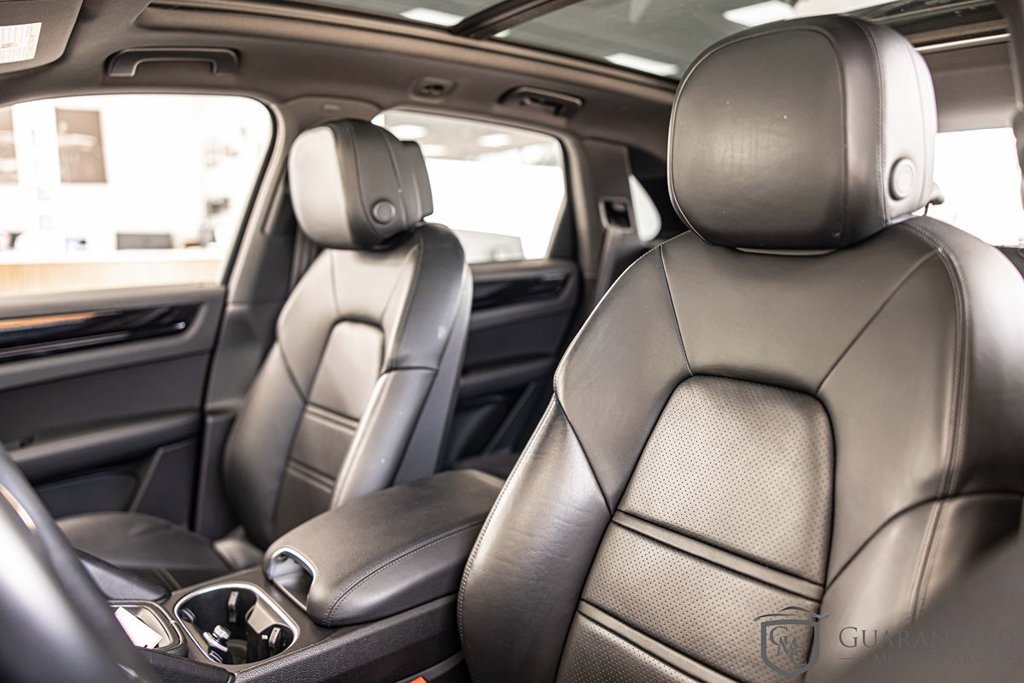 Used 2023 Porsche Cayenne w/ Premium Package AWD/4WD image 18