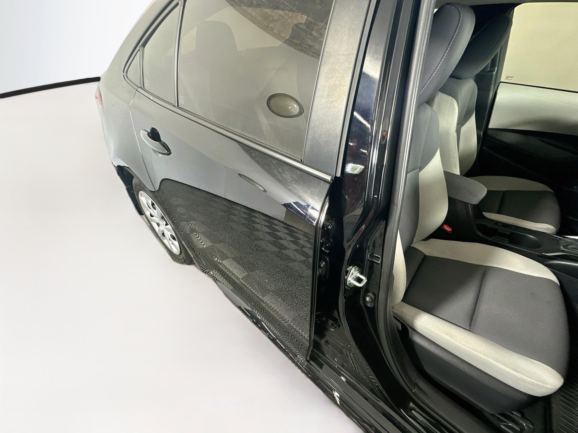 Used 2025 Toyota Corolla LE FWD image 27