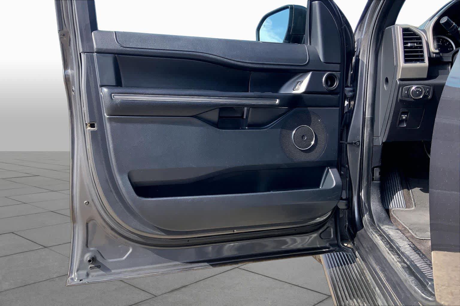 Used 2020 Ford Expedition XLT w/ Equipment Group 201A RWD image 20