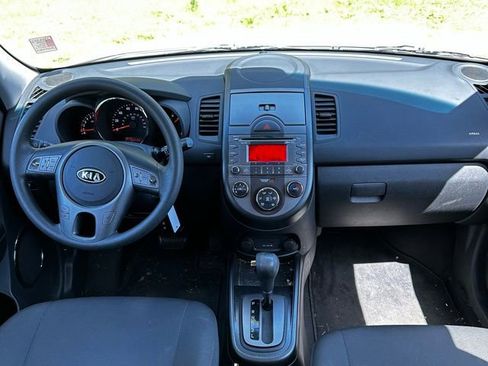 Used 2010 Kia Soul + FWD image 22