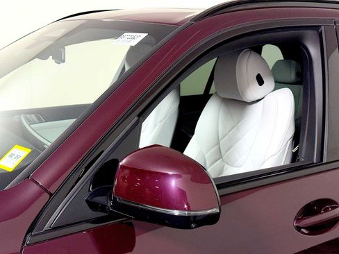 Certified 2024 BMW X5 xDrive40i w/ M Sport Package image 30