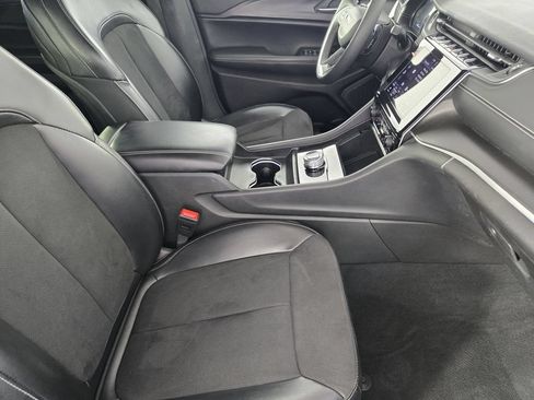 Used 2024 Jeep Grand Cherokee L Laredo AWD/4WD image 15