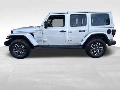 Used 2024 Jeep Wrangler Unlimited Sahara AWD/4WD image 2