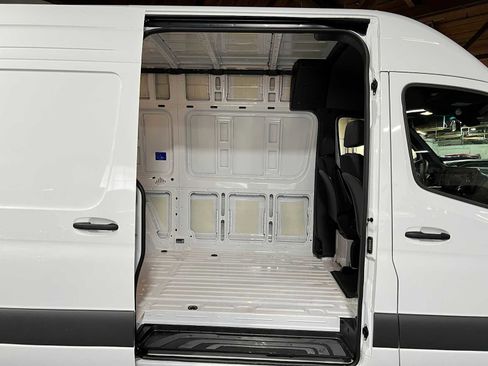 Used 2025 Mercedes-Benz Sprinter 2500 image 13