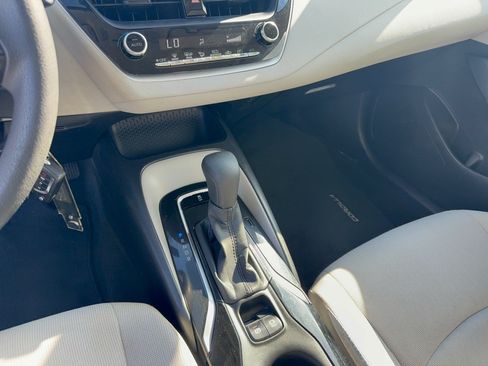 Used 2020 Toyota Corolla LE FWD image 21