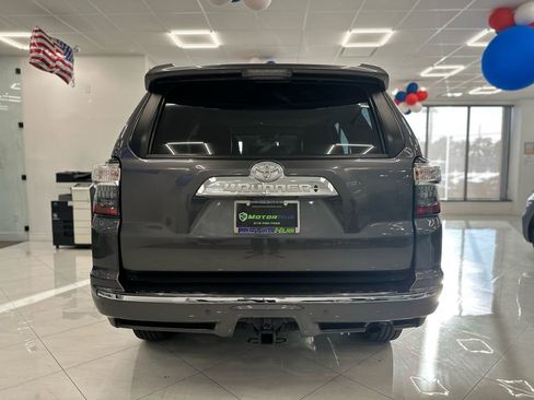 Used 2017 Toyota 4Runner Limited image 11