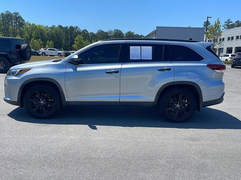 Used 2019 Toyota Highlander SE AWD/4WD image 4