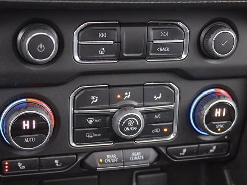 Used 2021 Chevrolet Suburban LT image 42