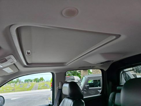 Used 2011 Chevrolet Avalanche LT w/ Luxury Package AWD/4WD image 28