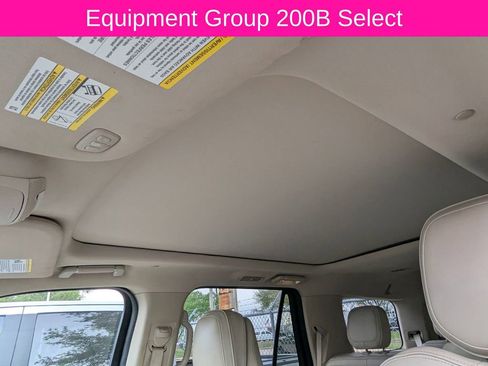 Used 2018 Lincoln Navigator Select image 12