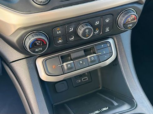 Used 2023 GMC Acadia Denali w/ Denali Ultimate Package image 17